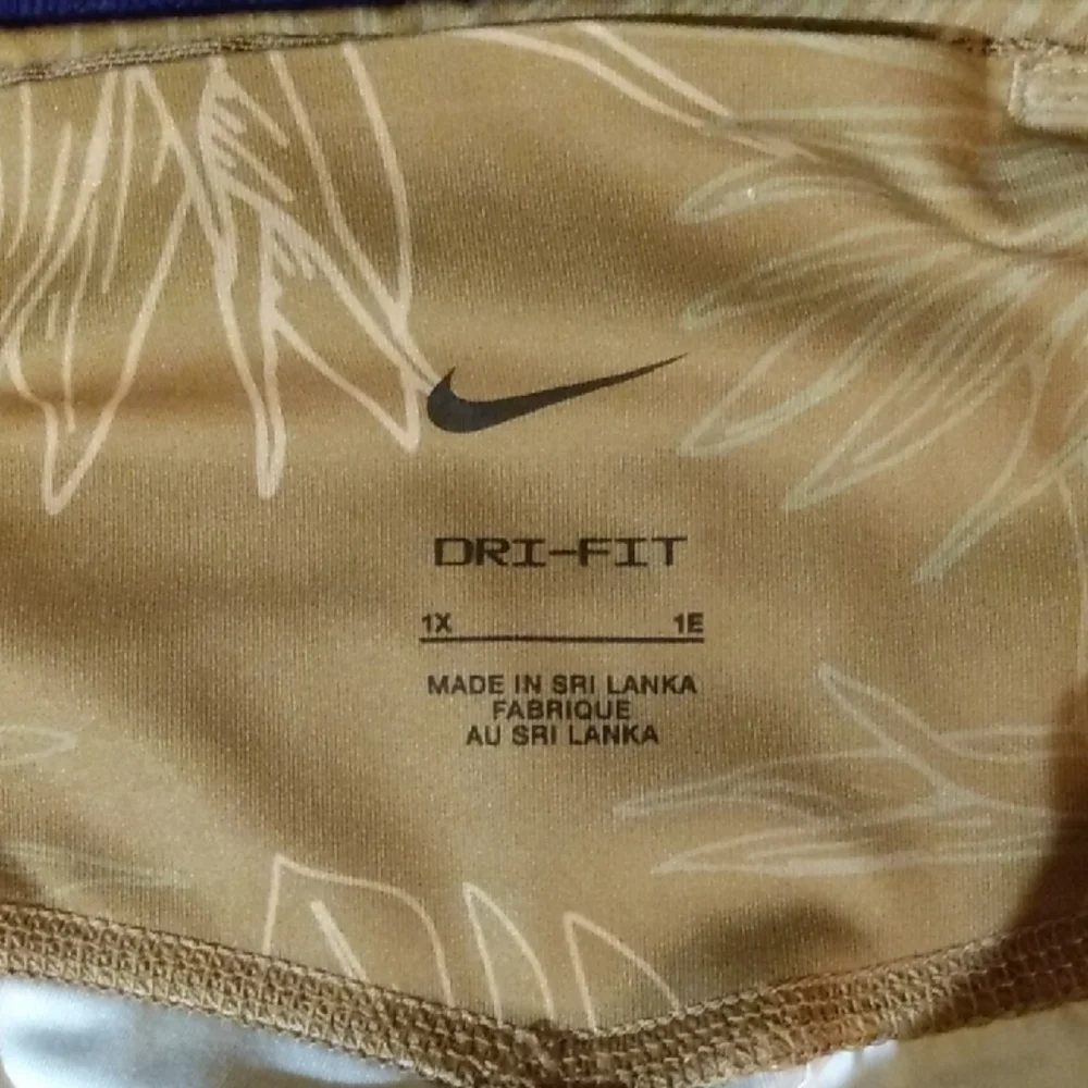 Nike Gold Tone Leggings - Picture 2 of 7